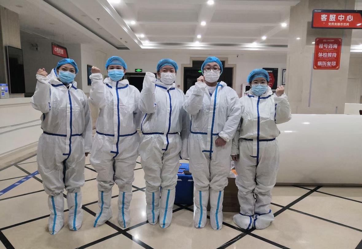 致敬核酸檢測(cè)團(tuán)隊(duì)，新年期間堅(jiān)守在抗疫一線